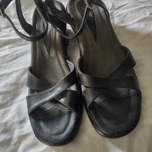 Women's dansko shoe 9-9.5